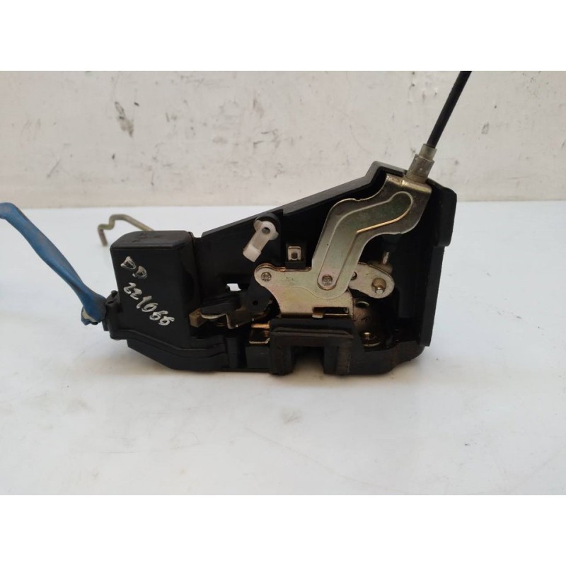 Recambio de cerradura puerta delantera derecha para kia carnival ii 2.9 crdi lx referencia OEM IAM 3