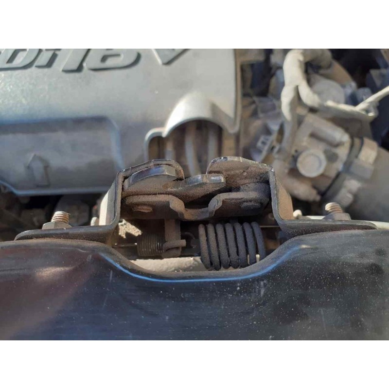 Recambio de cerradura capo para kia sportage drive 4x2 referencia OEM IAM 2