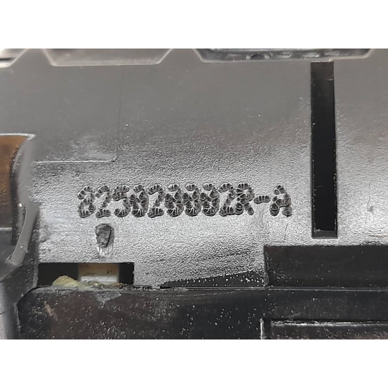 Recambio de cerradura puerta trasera derecha para renault megane iii berlina 5 p emotion referencia OEM IAM 825628002R 2