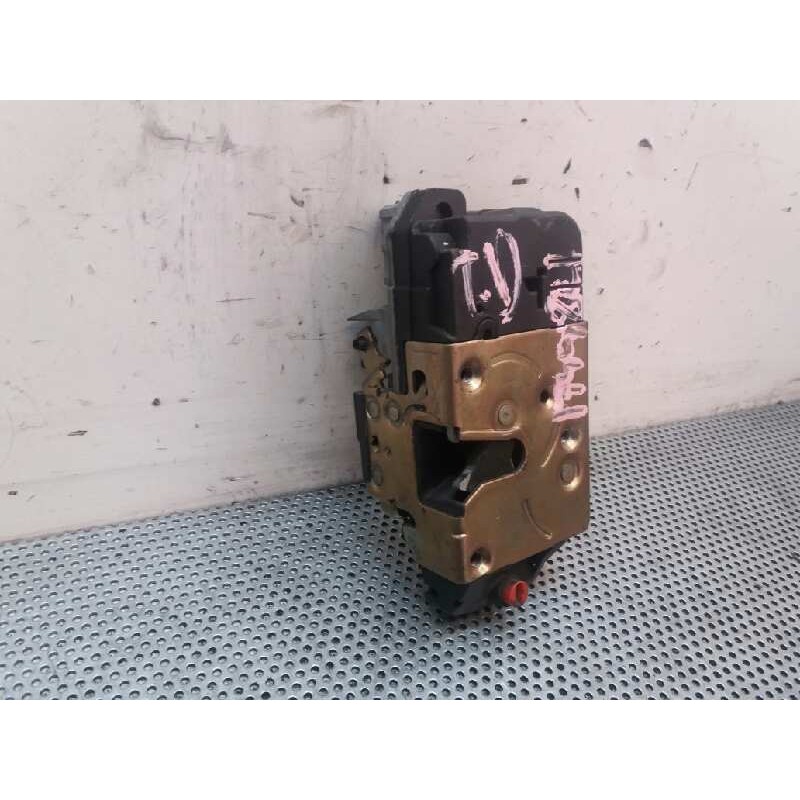 Recambio de cerradura puerta trasera derecha para peugeot 306 break 1.9 diesel referencia OEM IAM - Blanco 2
