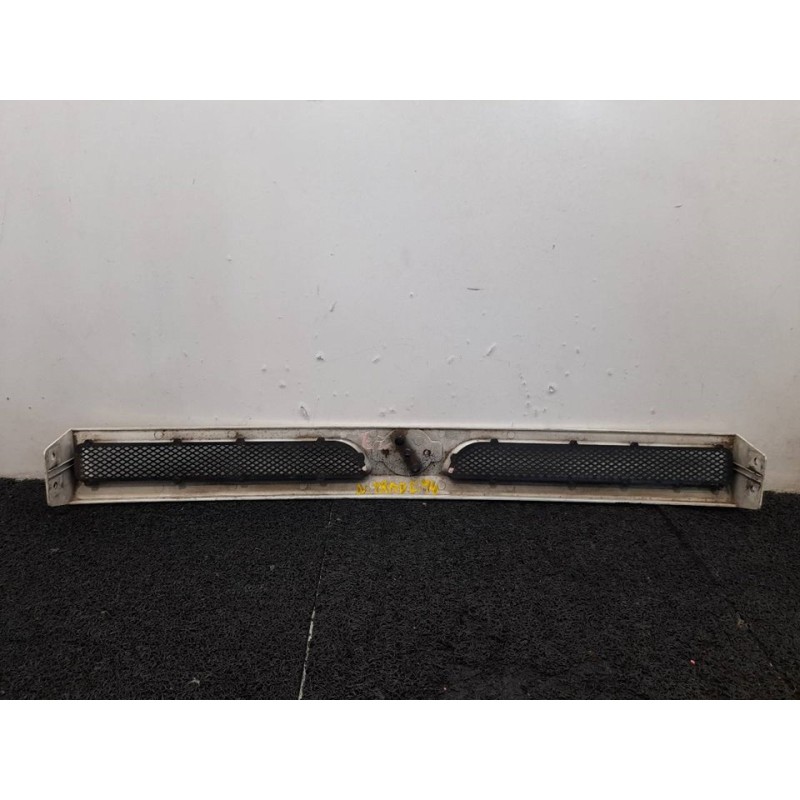 Recambio de rejilla delantera para nissan trade 100 3.0 turbodiesel referencia OEM IAM  40242 2