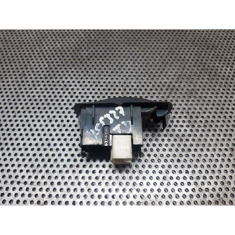 Recambio de mando elevalunas trasero derecho para toyota rav 4 (a2) 1.8 luna (2003) referencia OEM IAM - Negro 3