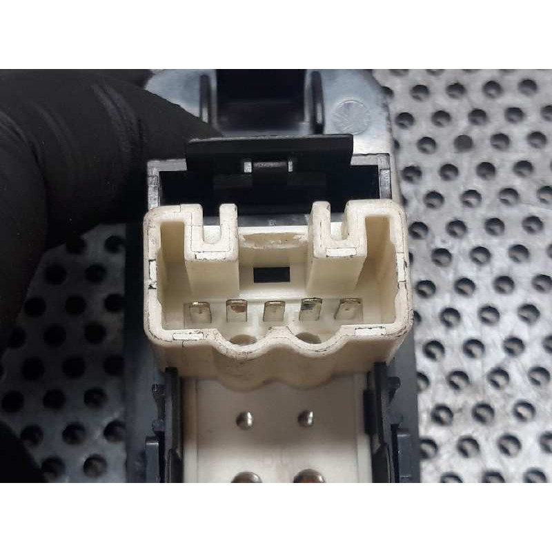 Recambio de mando elevalunas trasero derecho para toyota rav 4 (a2) 1.8 luna (2003) referencia OEM IAM - Negro 4