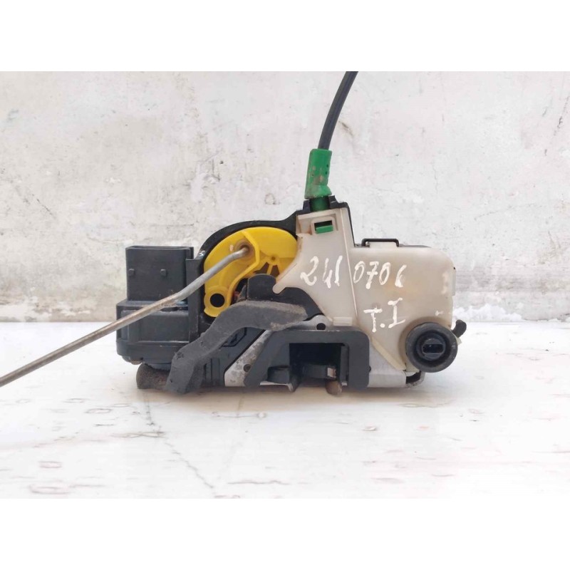 Recambio de cerradura puerta trasera izquierda para opel insignia berlina excellence referencia OEM IAM 13579557 - Blanco 2