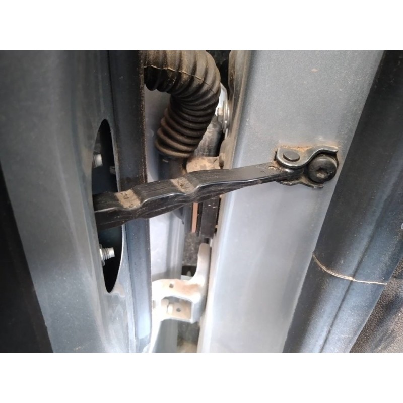 Recambio de retenedor puerta delantera izquierda para renault captur ii e-tech engineered referencia OEM IAM   