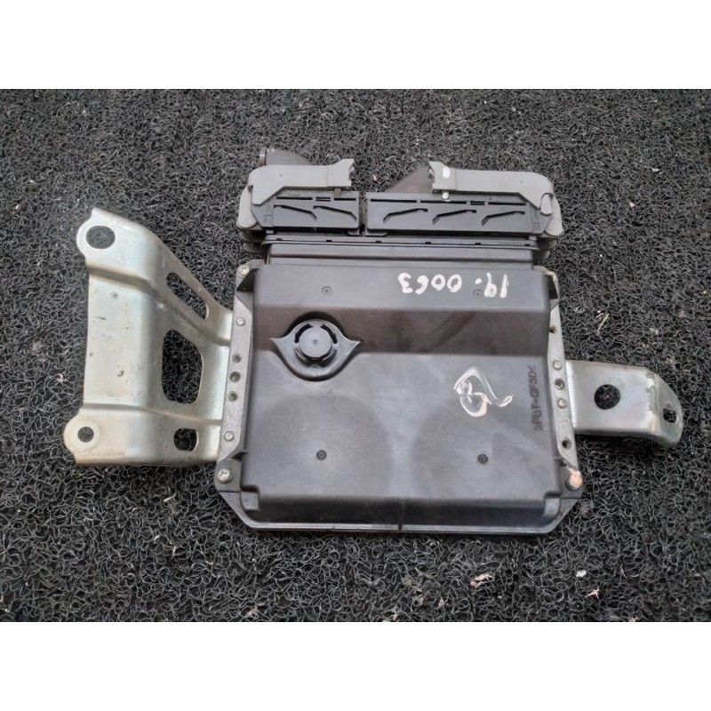 Recambio de centralita motor uce para toyota yaris ts referencia OEM IAM 896610DB01 MB2754001830 DENSO