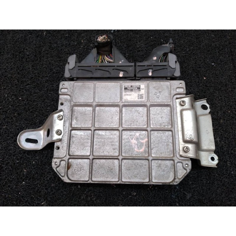 Recambio de centralita motor uce para toyota yaris ts referencia OEM IAM 896610DB01 MB2754001830 DENSO - Rojo 3
