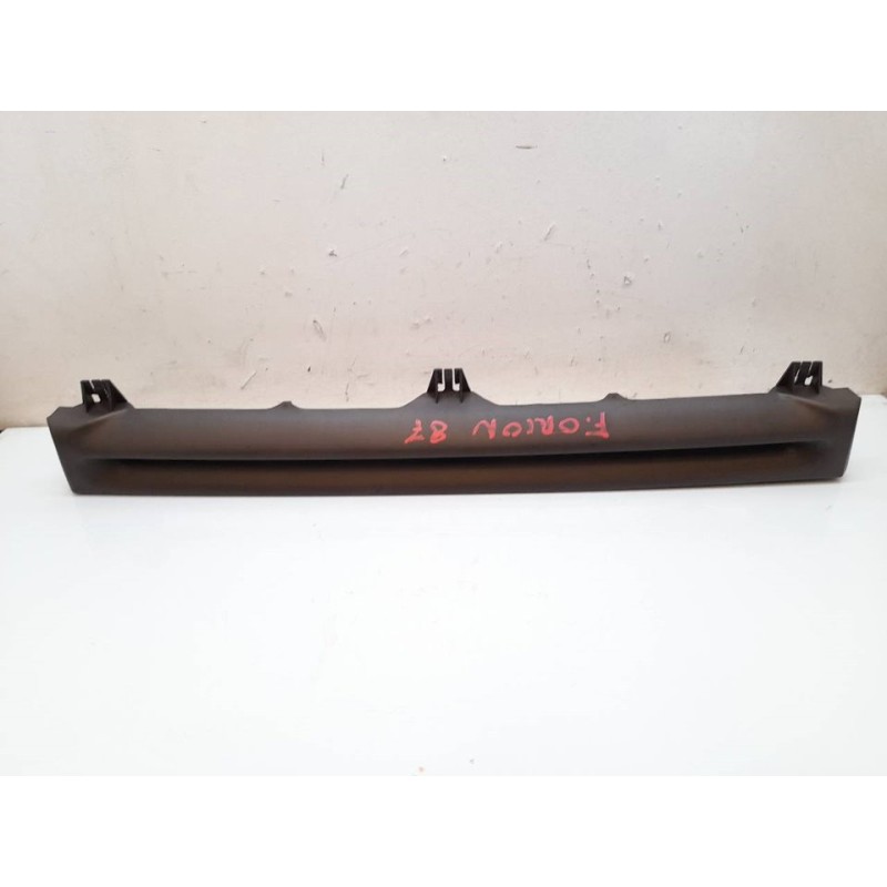 Recambio de rejilla delantera para ford orion 1.6 referencia OEM IAM 87AG8150AAW 86509 