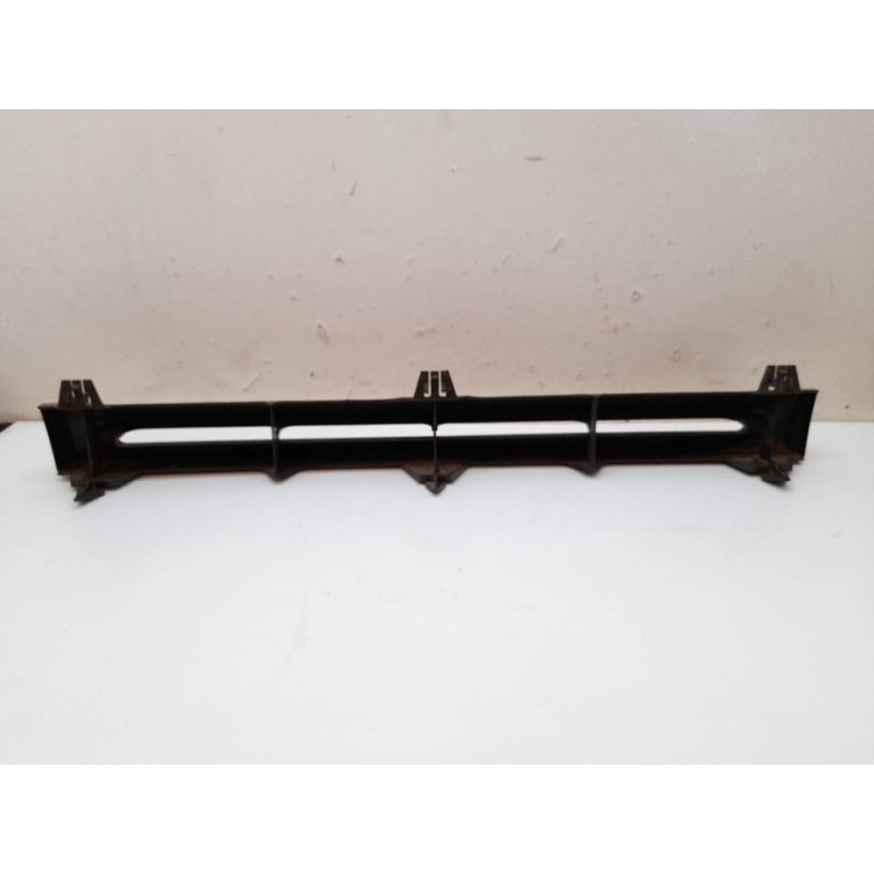 Recambio de rejilla delantera para ford orion 1.6 referencia OEM IAM 87AG8150AAW 86509 2