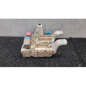 CAJA RELES / FUSIBLES 8273047290 8I021635 9711A