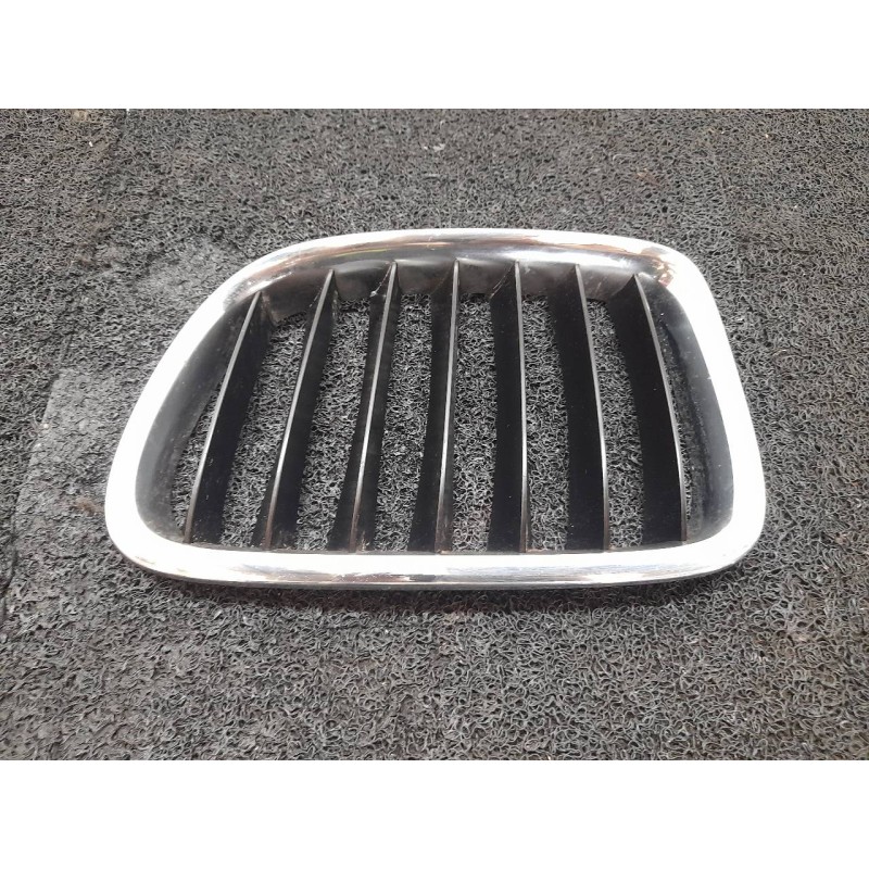 Recambio de rejilla delantera para bmw x1 (e84) sdrive 18d referencia OEM IAM   