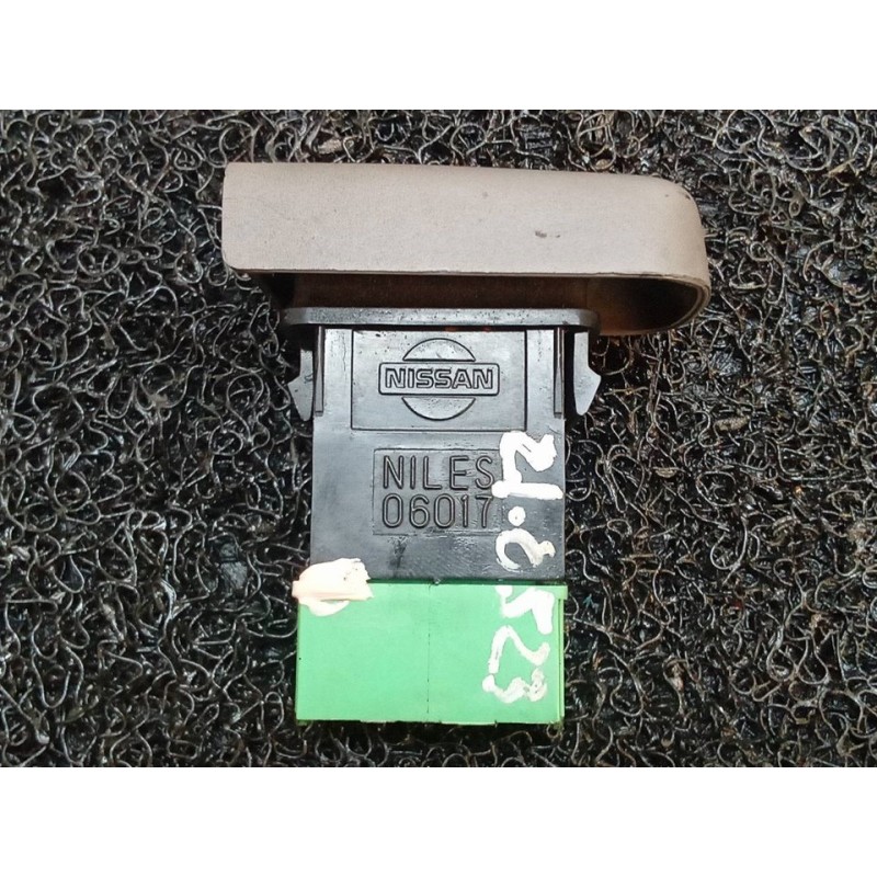 Recambio de warning para nissan cabstar 01.04  cabina simple cabina individual referencia OEM IAM - Blanco 2