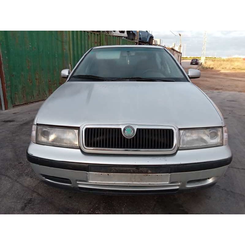skoda octavia berlina (1u2) del año 2000