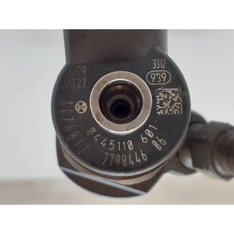 Recambio de inyector para bmw serie 3 lim. (f30) 318d referencia OEM IAM 0445110601  BOSCH - Gris 2