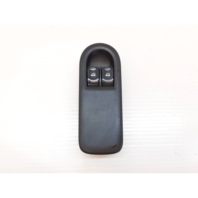 Recambio de mando elevalunas delantero izquierdo para renault clio iii confort dynamique referencia OEM IAM 8200356519  