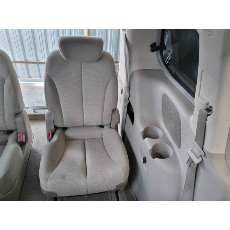 Recambio de asientos trasero izquierdo para kia carnival 2.9 crdi vgt active referencia OEM IAM   