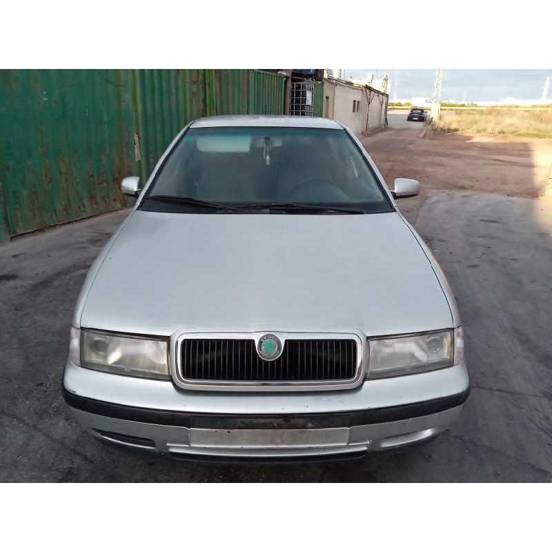 skoda octavia berlina (1u2) del año 2000