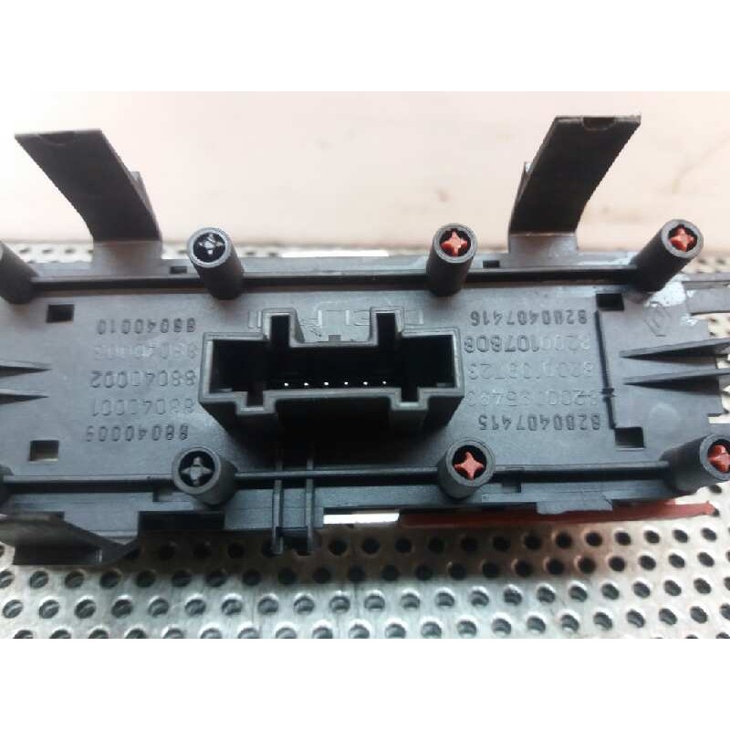 Recambio de warning para renault megane ii berlina 5p confort dynamique referencia OEM IAM 8200407415 - Rojo 2