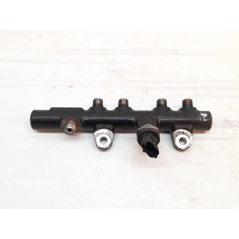 Recambio de rampa inyectora para renault kangoo emotion referencia OEM IAM 175215346R  