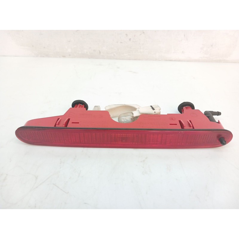 Recambio de luz central de freno para opel combo life expression referencia OEM IAM 9682830180  