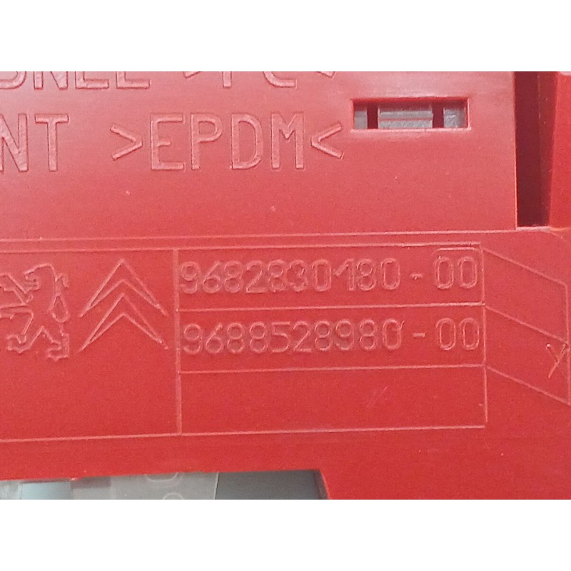 Recambio de luz central de freno para opel combo life expression referencia OEM IAM 9682830180 - Marrón 2