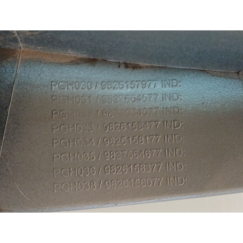 Recambio de molduras traseras para opel combo life expression referencia OEM IAM 9826157977 - Marrón 2
