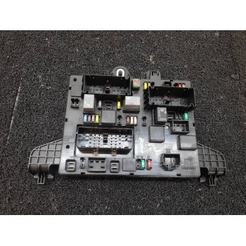 CAJA RELES / FUSIBLES 13302301 365927271 1102600000