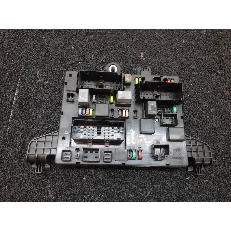 Recambio de caja reles / fusibles para opel astra j lim. sport referencia OEM IAM 13302301 365927271 1102600000