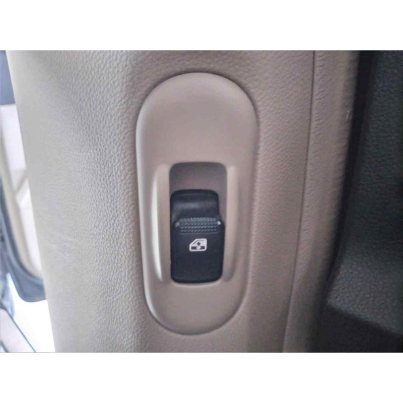 Recambio de mando elevalunas trasero derecho para kia carnival 2.9 crdi vgt active referencia OEM IAM   