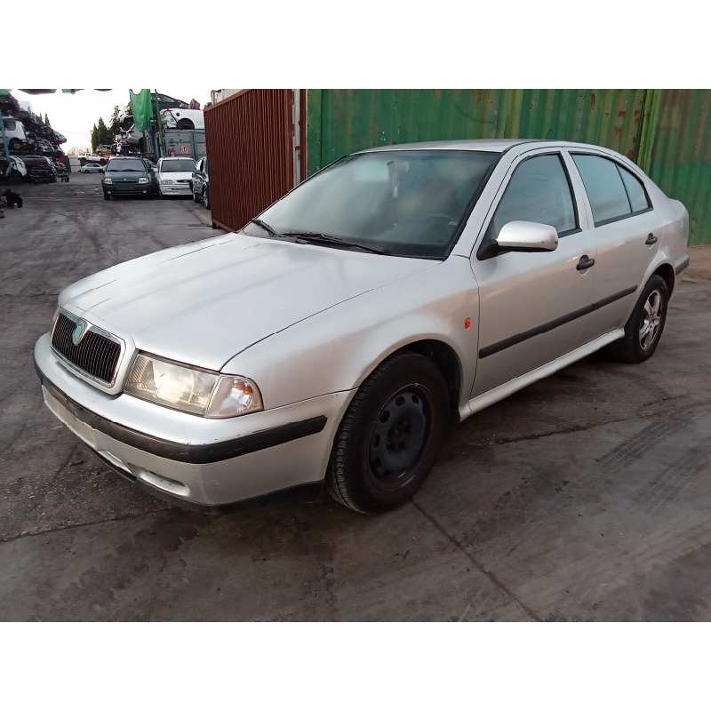skoda octavia berlina (1u2) del año 2000