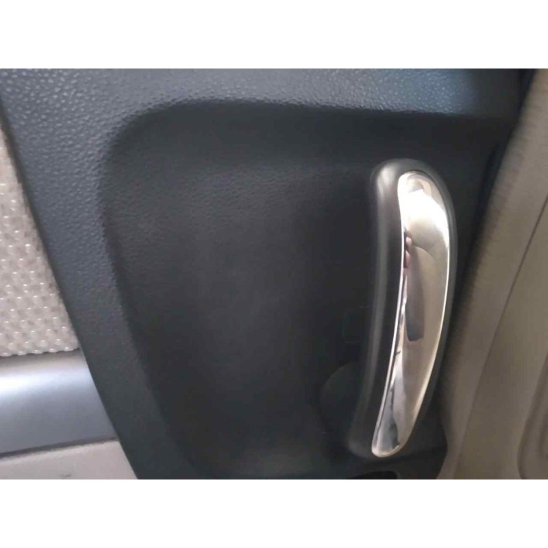 Recambio de maneta interior lateral izquierda para kia carnival 2.9 crdi vgt active referencia OEM IAM   