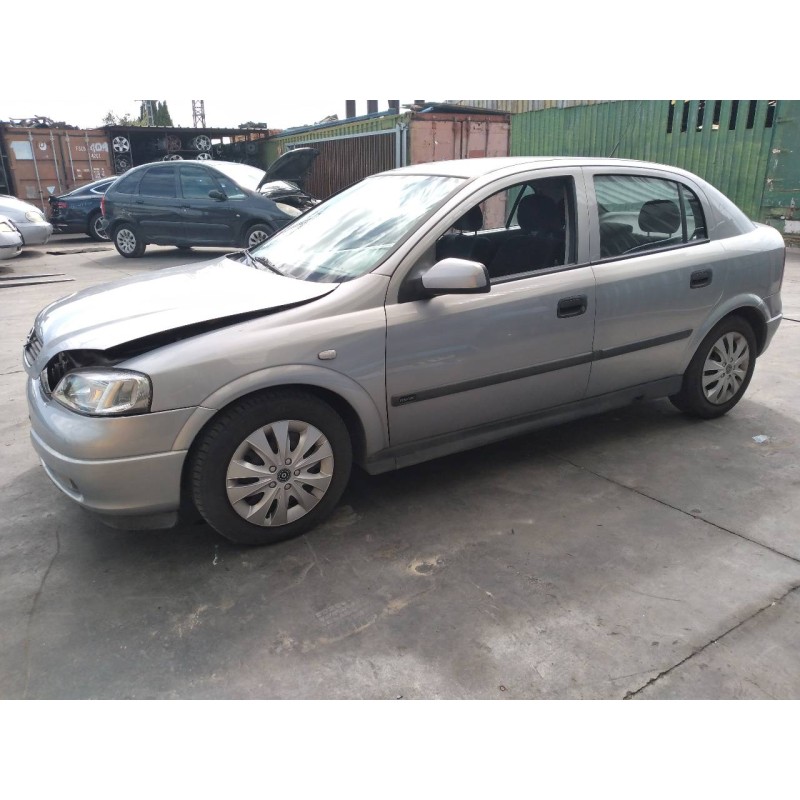 opel astra g berlina del año 2000