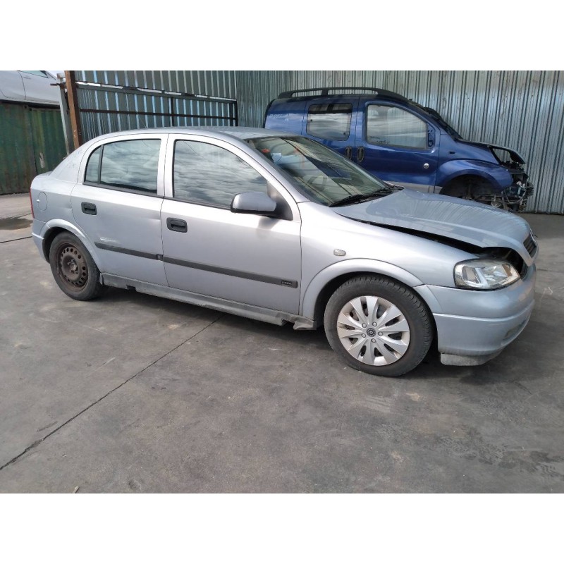opel astra g berlina del año 2000