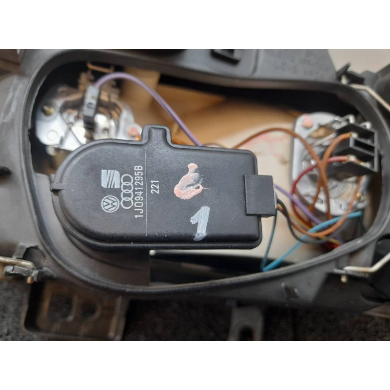 Recambio de faro derecho para seat cordoba berlina (6k2) sport referencia OEM IAM - Negro 5