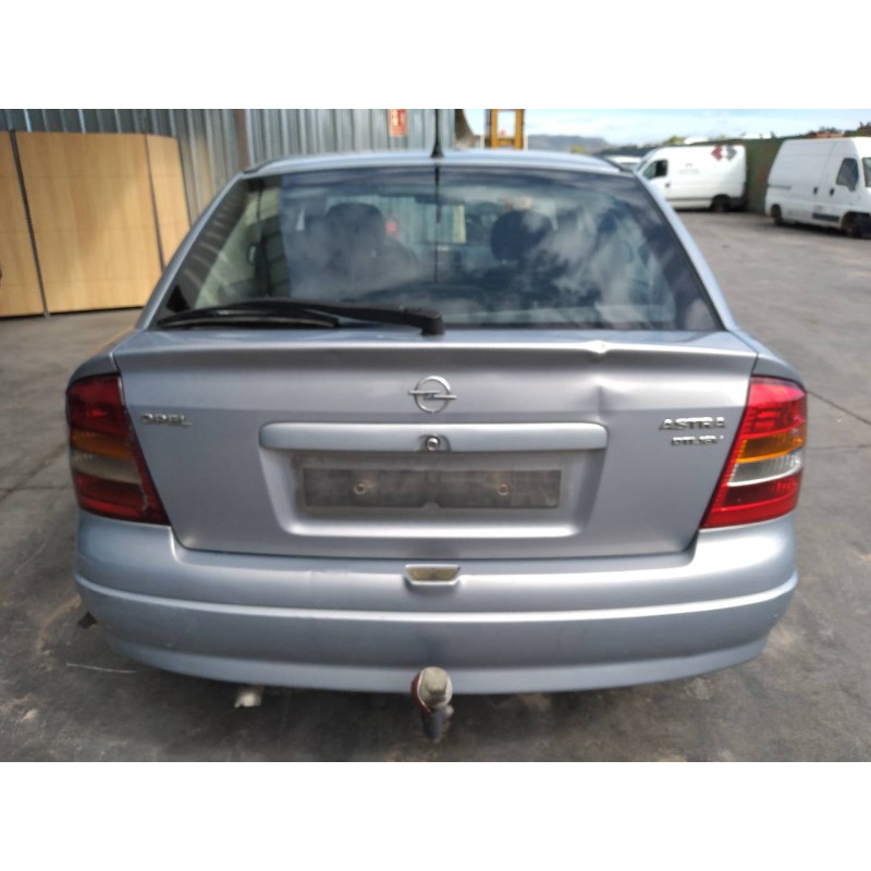 opel astra g berlina del año 2000