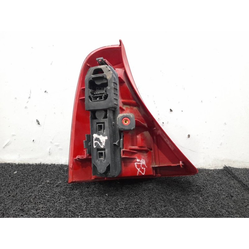 Recambio de piloto trasero derecho para renault clio ii fase i (b/cbo) 1.9 d alize referencia OEM IAM - Blanco 2