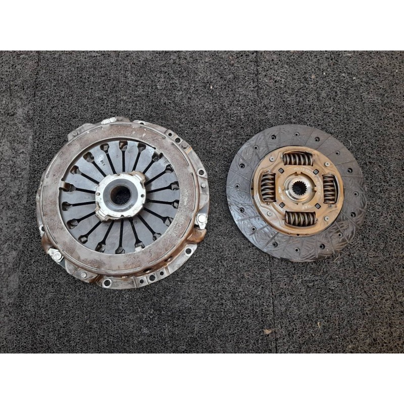 Recambio de kit embrague para hyundai coupe (gk) 2.0 gls referencia OEM IAM HD79  VALEO