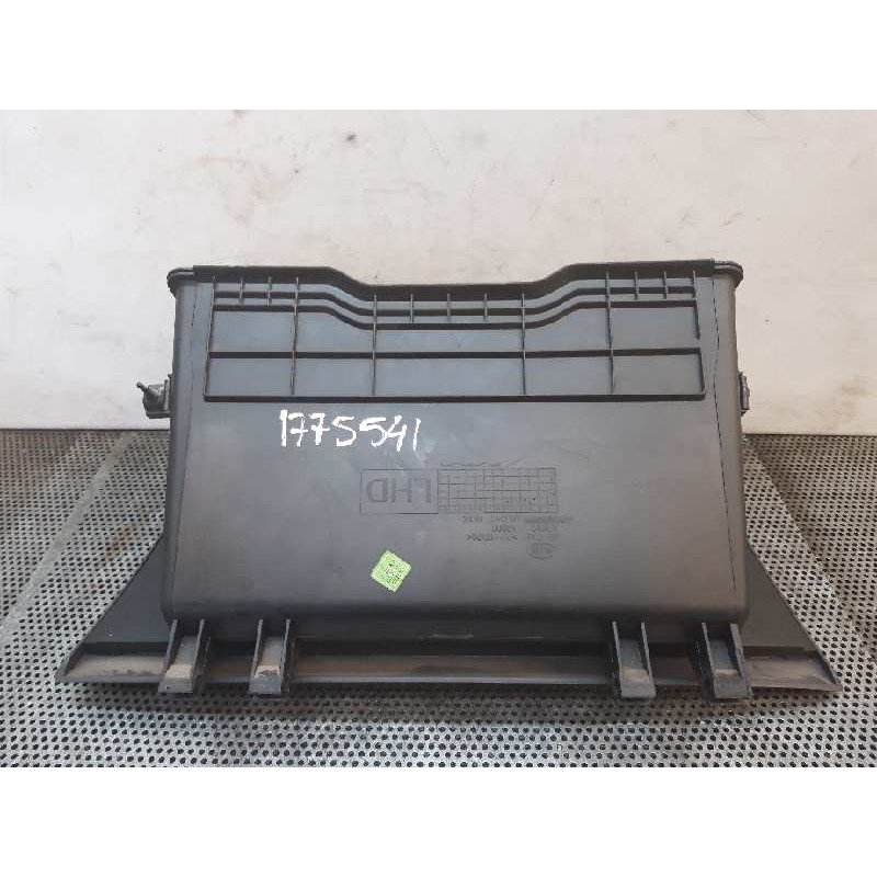 Recambio de guantera para kia rio 1.4 cat referencia OEM IAM 4