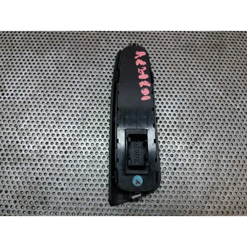 Recambio de mando elevalunas delantero izquierdo para fiat stilo (192) 1.9 jtd cat referencia OEM IAM B569 2