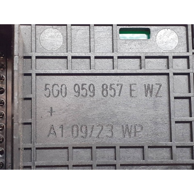 Recambio de mando elevalunas delantero izquierdo para volkswagen golf viii lim. (cd1) r-line referencia OEM IAM 5G0959857E - Negro 2