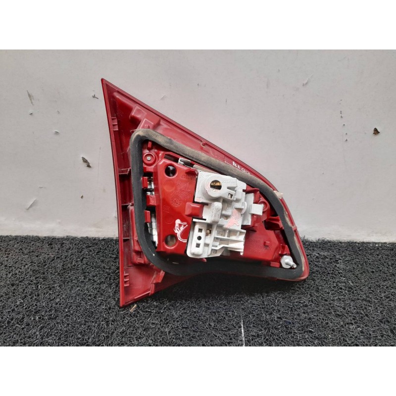 Recambio de piloto trasero derecho interior para opel meriva b essentia referencia OEM IAM 13260841 - Rojo 3