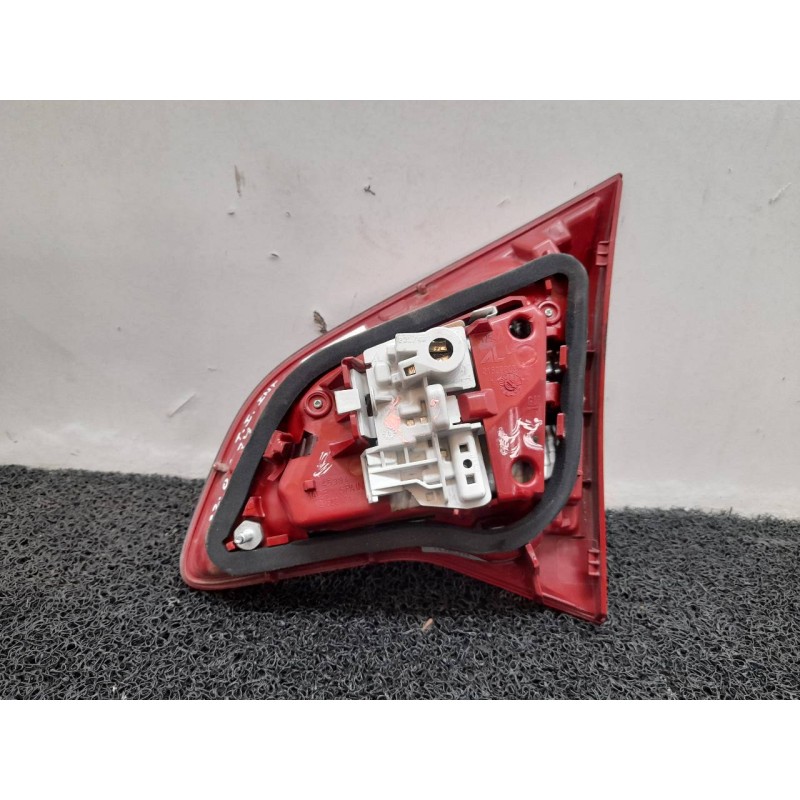 Recambio de piloto trasero izquierdo interior para opel meriva b essentia referencia OEM IAM 13260838 - Rojo 2