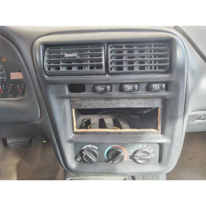 Recambio de consola central para chevrolet camaro cabrio piel referencia OEM IAM   