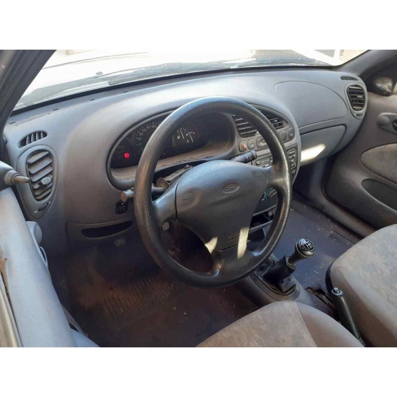 ford fiesta berlina del año 1997