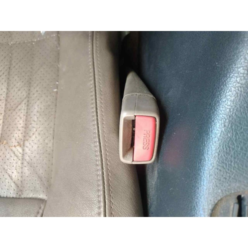 Recambio de enganche cinturon delantero derecho para chevrolet camaro cabrio piel referencia OEM IAM   