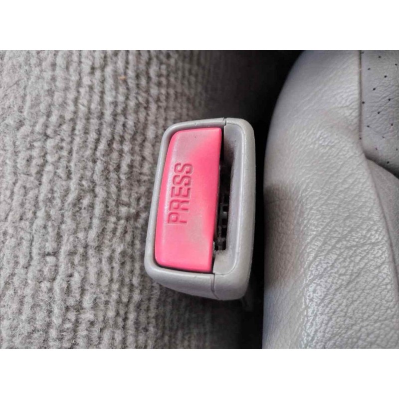 Recambio de enganche cinturon trasero izquierdo para chevrolet camaro cabrio piel referencia OEM IAM   