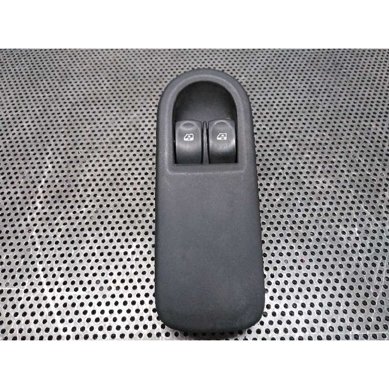 Recambio de mando elevalunas delantero izquierdo para renault clio iii 2.0 16v referencia OEM IAM   