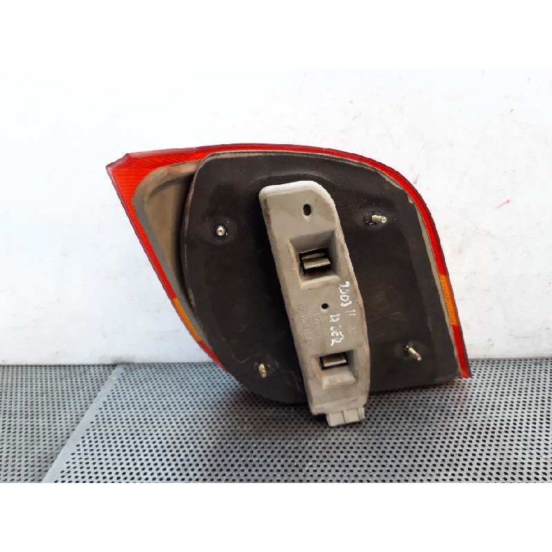 Recambio de piloto trasero derecho para ford fiesta berl./courier surf referencia OEM IAM - Blanco 2