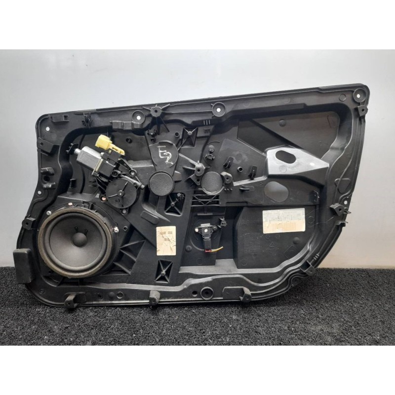 Recambio de elevalunas delantero derecho para ford fiesta (ccn) trend referencia OEM IAM 8A6114553B  