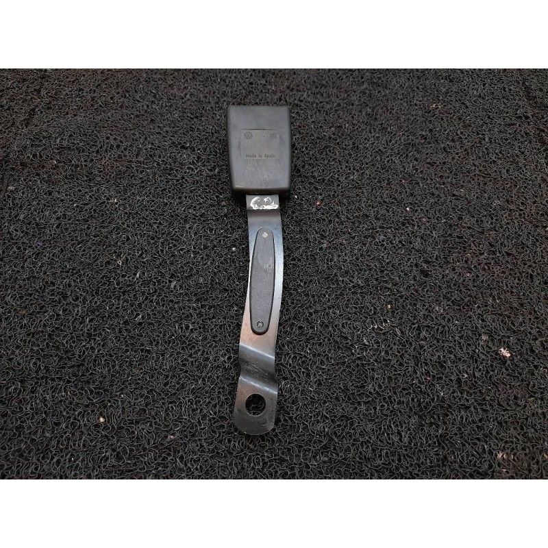 Recambio de enganche cinturon delantero izquierdo para volkswagen polo (9n3) edition referencia OEM IAM 250706  